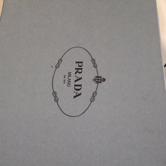 Authentic Prada women’s Oxford sneaker - Picture 9 of 13